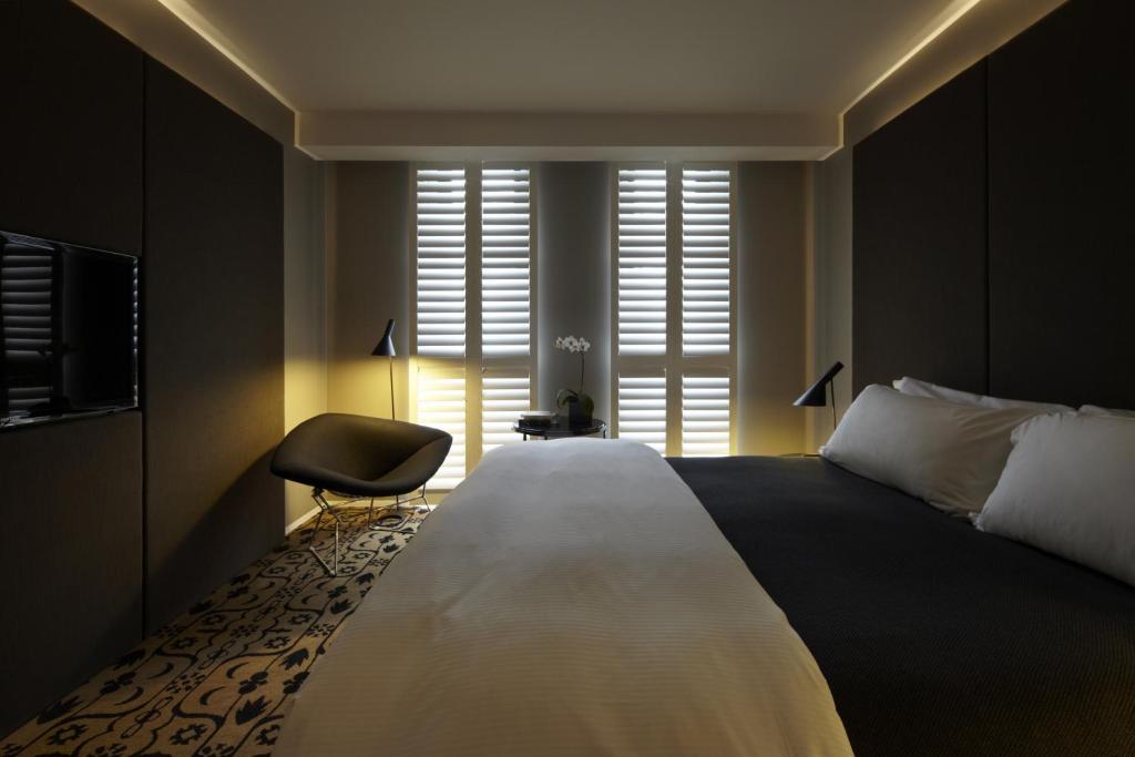 Burbury Hotel - 
