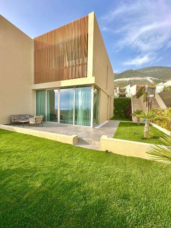 Queen’s Luxury Vila 111/A