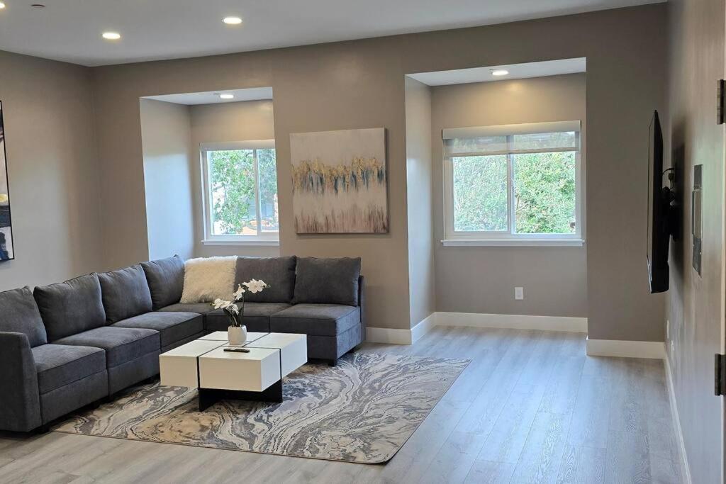 Newly Built, Fully Furnished Modern Coastal Luxurious Condo Mid Term