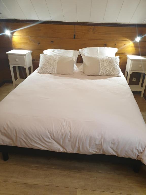 Postel nebo postele na pokoji v ubytování Porte de Mafate - Grand Ilet