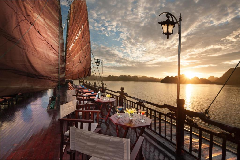 Foto de la galería de Victory Cruise en Ha Long