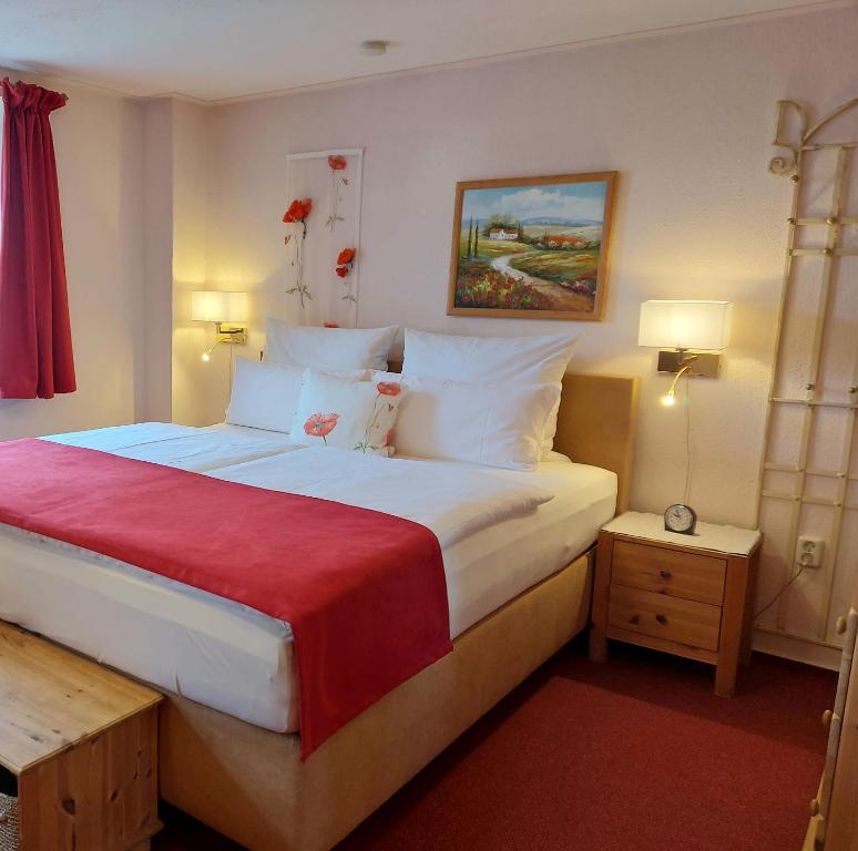 Postel nebo postele na pokoji v ubytování Logis L Auberge Gutshof