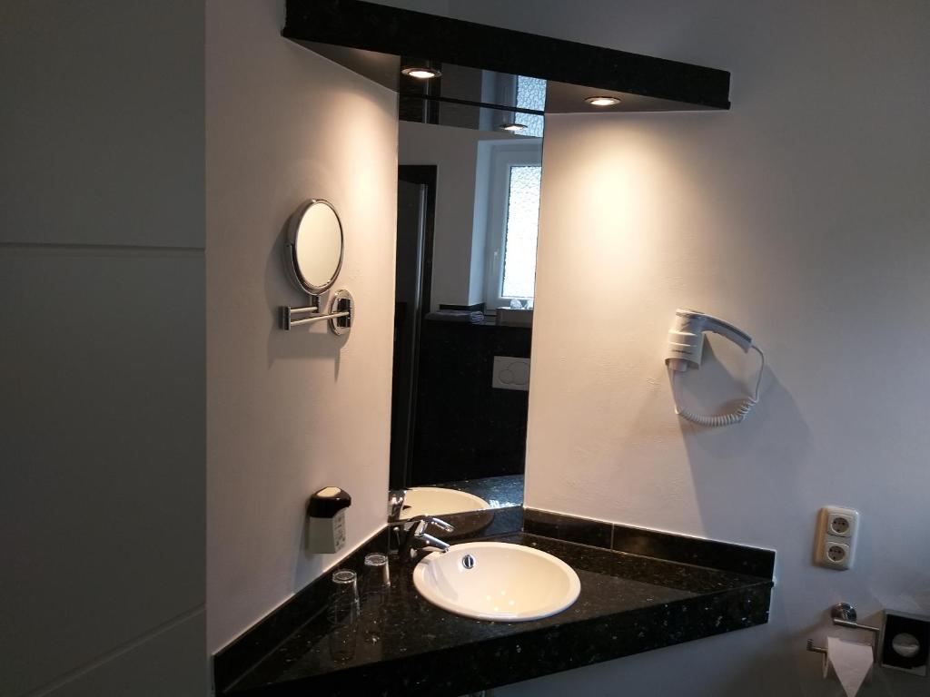 Haller Hotel Garni - 9