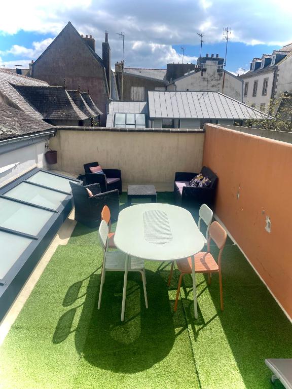 Balkón alebo terasa v ubytovaní Charmant appartement avec terrasse entre centre-ville et plages de Concarneau