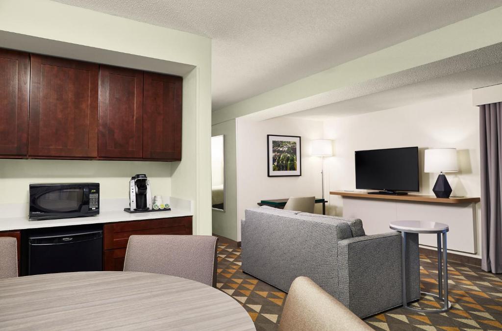 Holiday Inn Hotel & Suites Madison West, an IHG Hotel - 