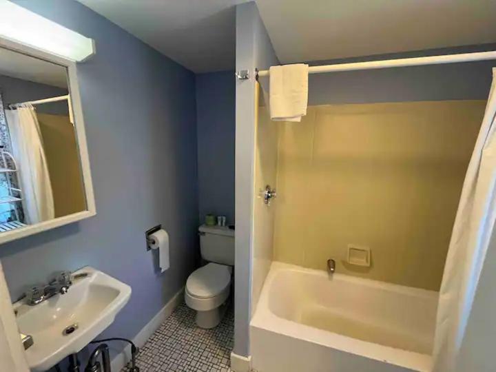 Beau Rivage Motel photo