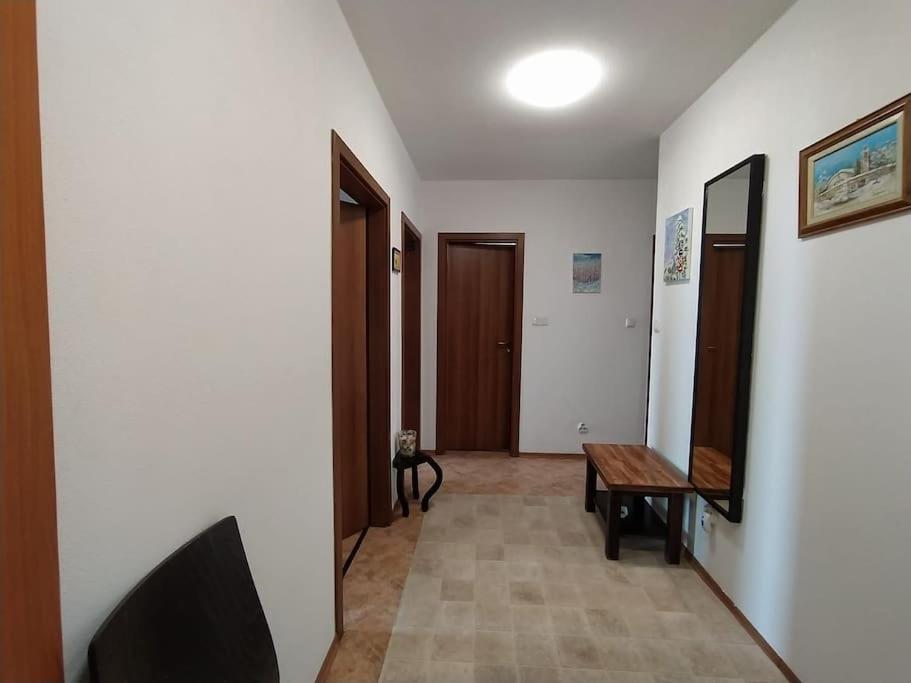 TV a/nebo společenská místnost v ubytování 2BR mountain view, SPA, parking, ski piste