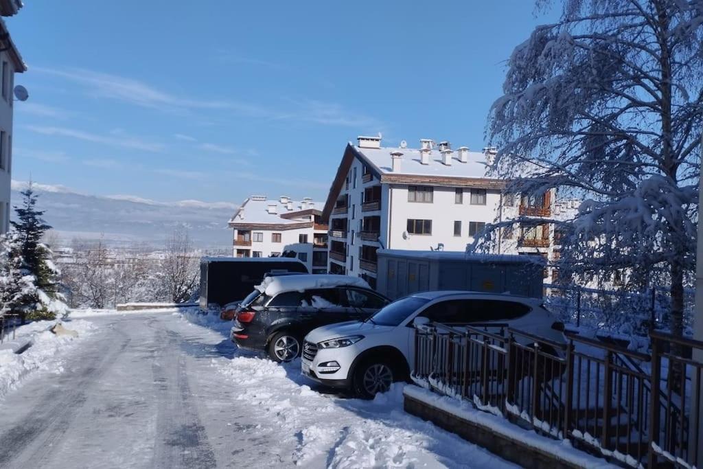 2BR mountain view, SPA, parking, ski piste v zimě
