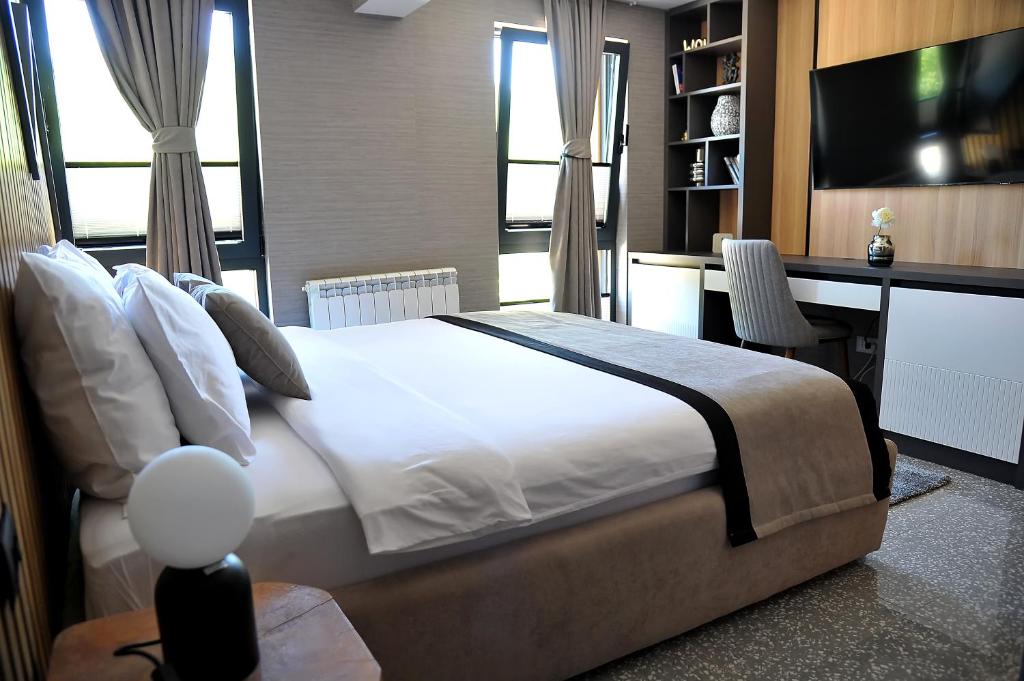 Modern Mountain - 15