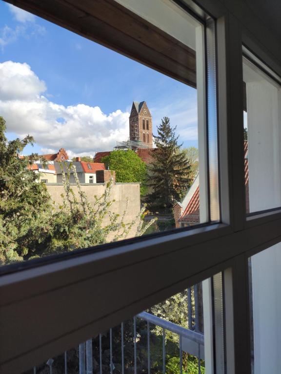 a window with a view of a church at Altstadt Kiek mal wedder in in Wismar
