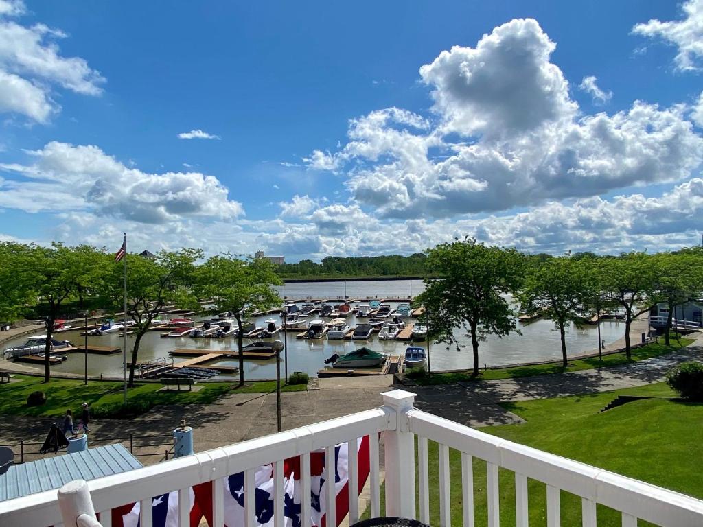 Condo overlooking Boat Basin, Huron (updated prices 2025)