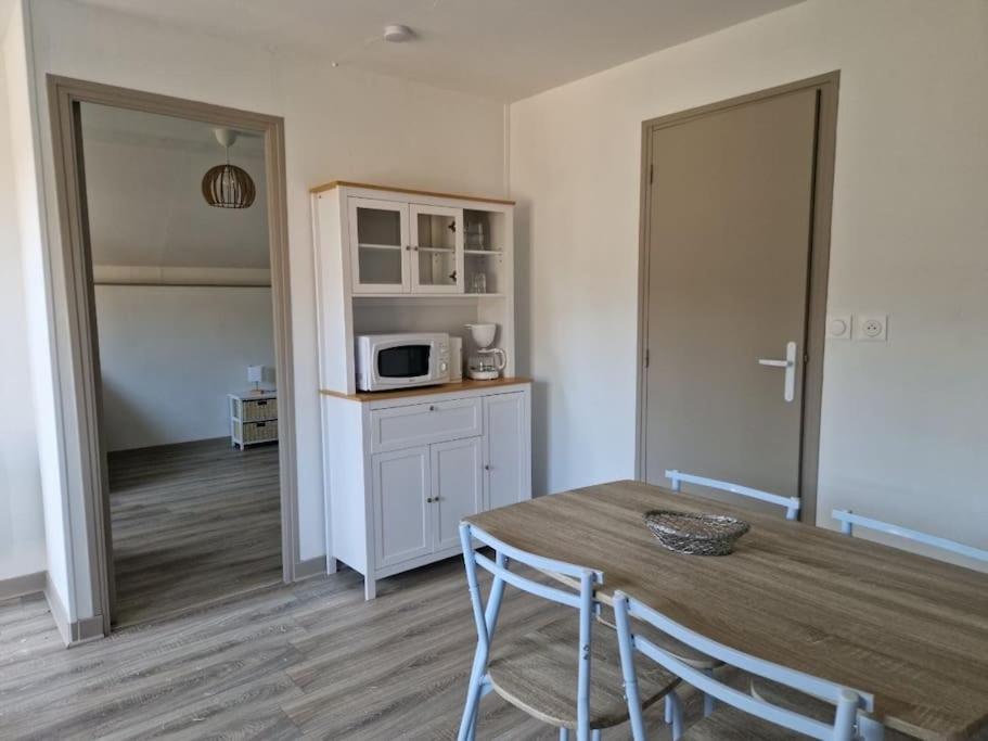 Kuchyň nebo kuchyňský kout v ubytování Appartement au milieu des vignes