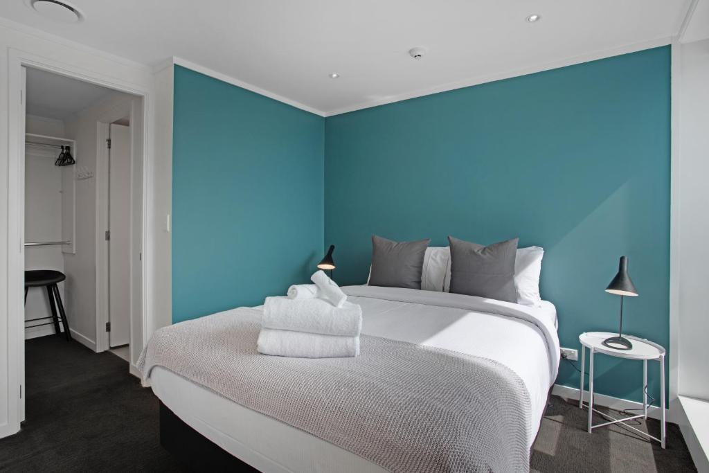 Skyline Serenade Apt with SkyCity View and Parking - Resim 17