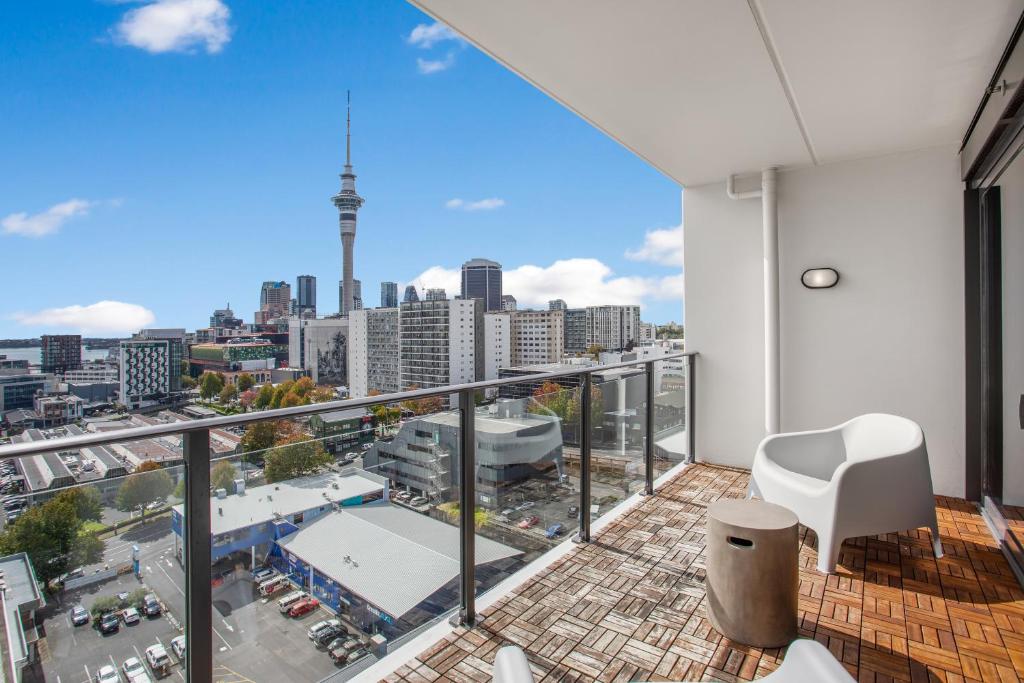 Skyline Serenade Apt with SkyCity View and Parking - Resim 10