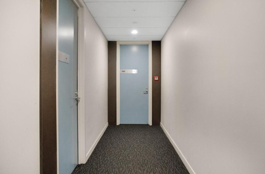 Skyline Serenade Apt with SkyCity View and Parking - Resim 24