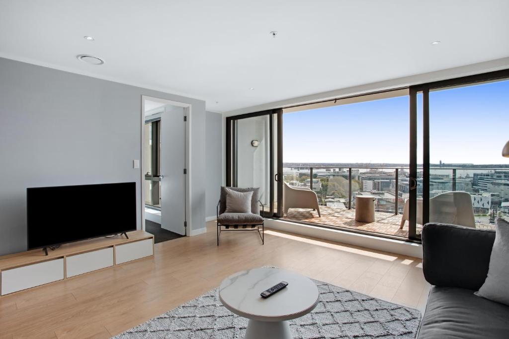 Skyline Serenade Apt with SkyCity View and Parking - Resim 32