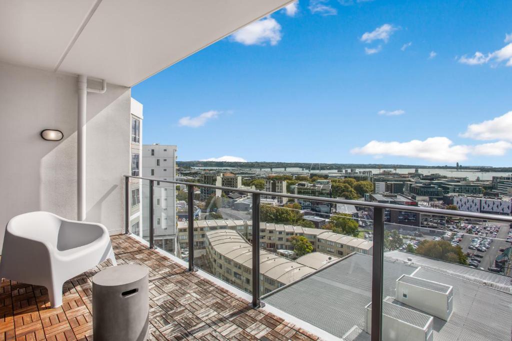 Skyline Serenade Apt with SkyCity View and Parking - Resim 27