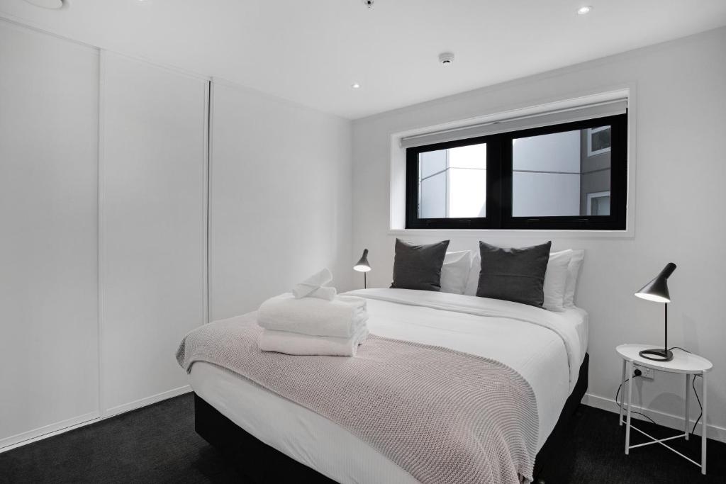 Skyline Serenade Apt with SkyCity View and Parking - Resim 36