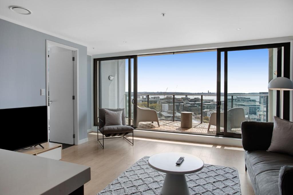 Skyline Serenade Apt with SkyCity View and Parking - Resim 5