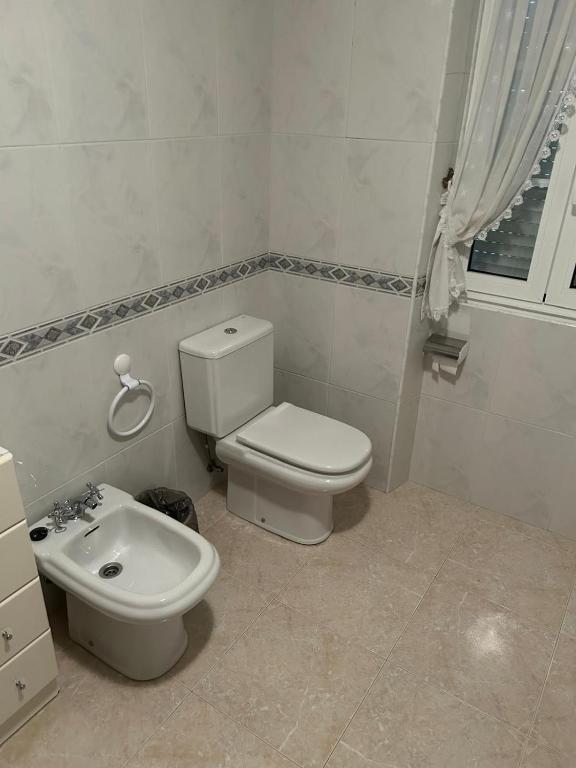Kúpeľňa v ubytovaní House - 6 Bedrooms with Pool - 0126