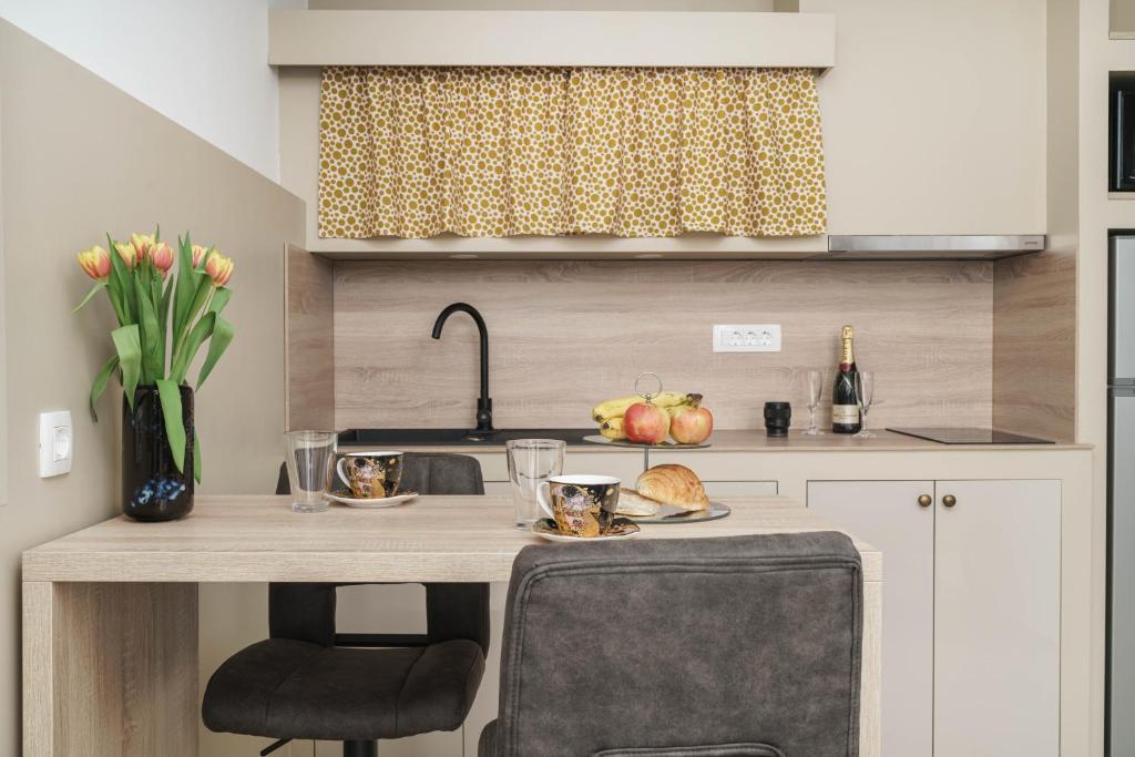 Кухня или мини-кухня в Apartment Remy
