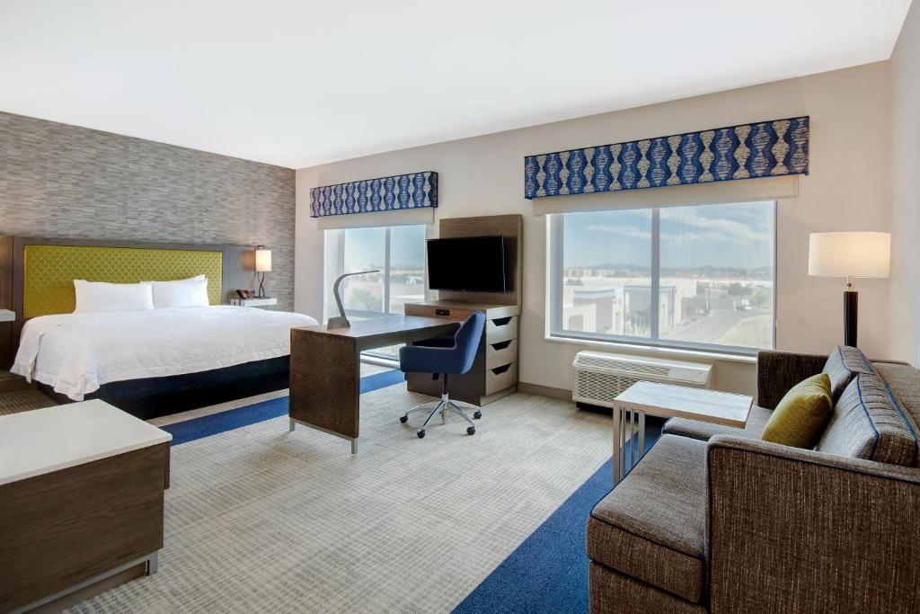 TV a/nebo společenská místnost v ubytování Hampton Inn Queen Creek, AZ