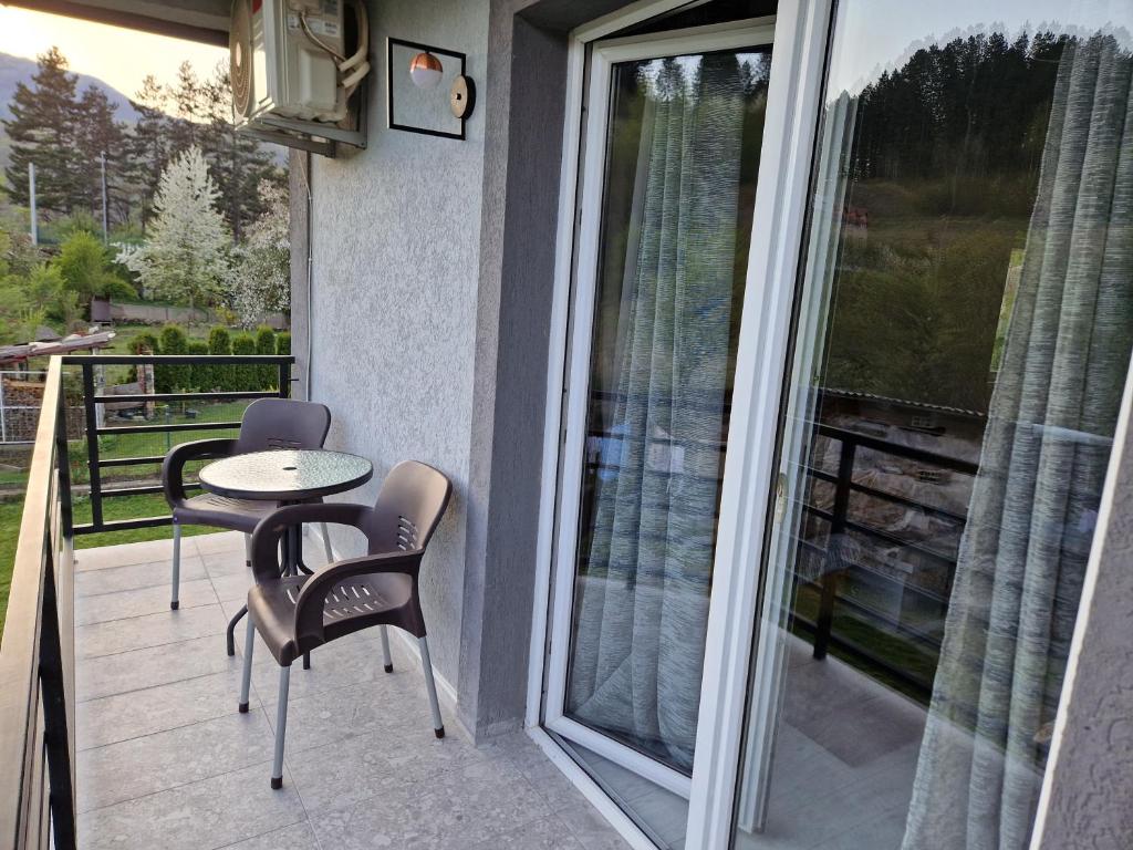 Balkón nebo terasa v ubytování Apartman Irvas Kolasin