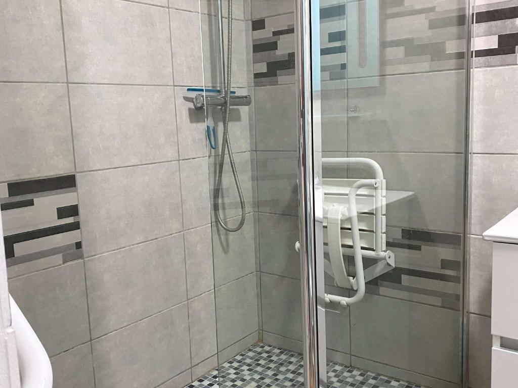 Fotografia z galérie ubytovania Appartement T2 à Balaruc-les-Bains: climatisé, wifi, garage, proche Thermes, 3 étoiles - FR-1-553-222 v destinácii Balaruc-les-Bains