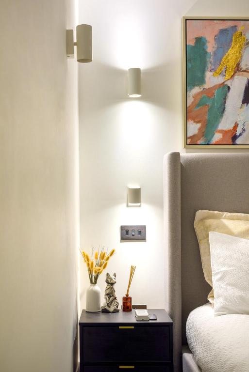 Postel nebo postele na pokoji v ubytování a2bstays Fitzrovia Suite