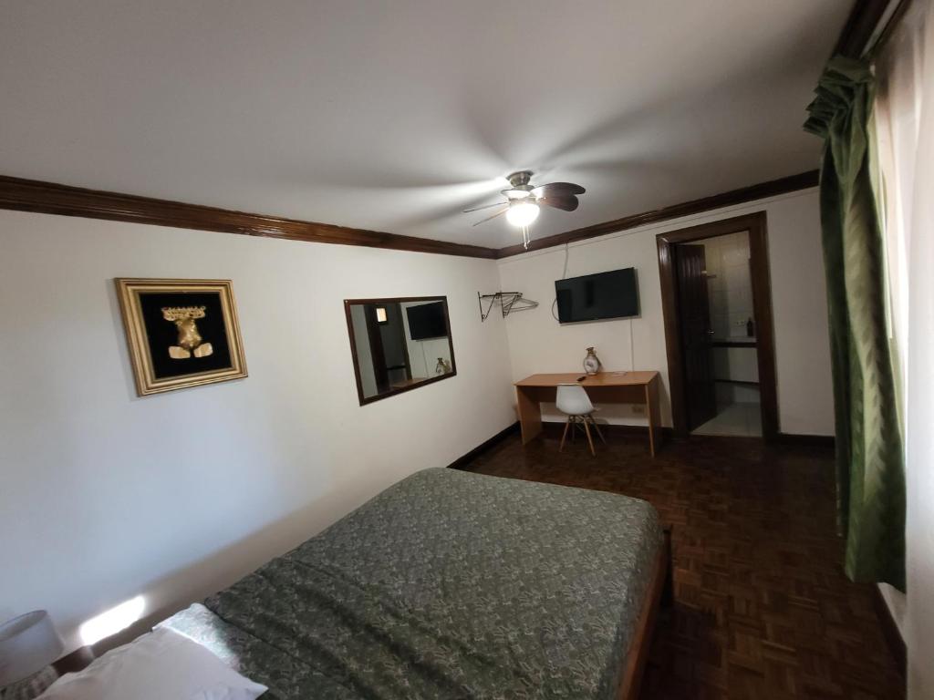 Postel nebo postele na pokoji v ubytování Whiskey Barrel