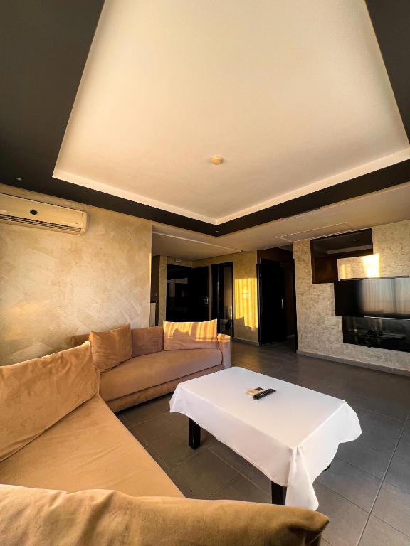 Posezení v ubytování La Suite Hotel Agadir Adults Only