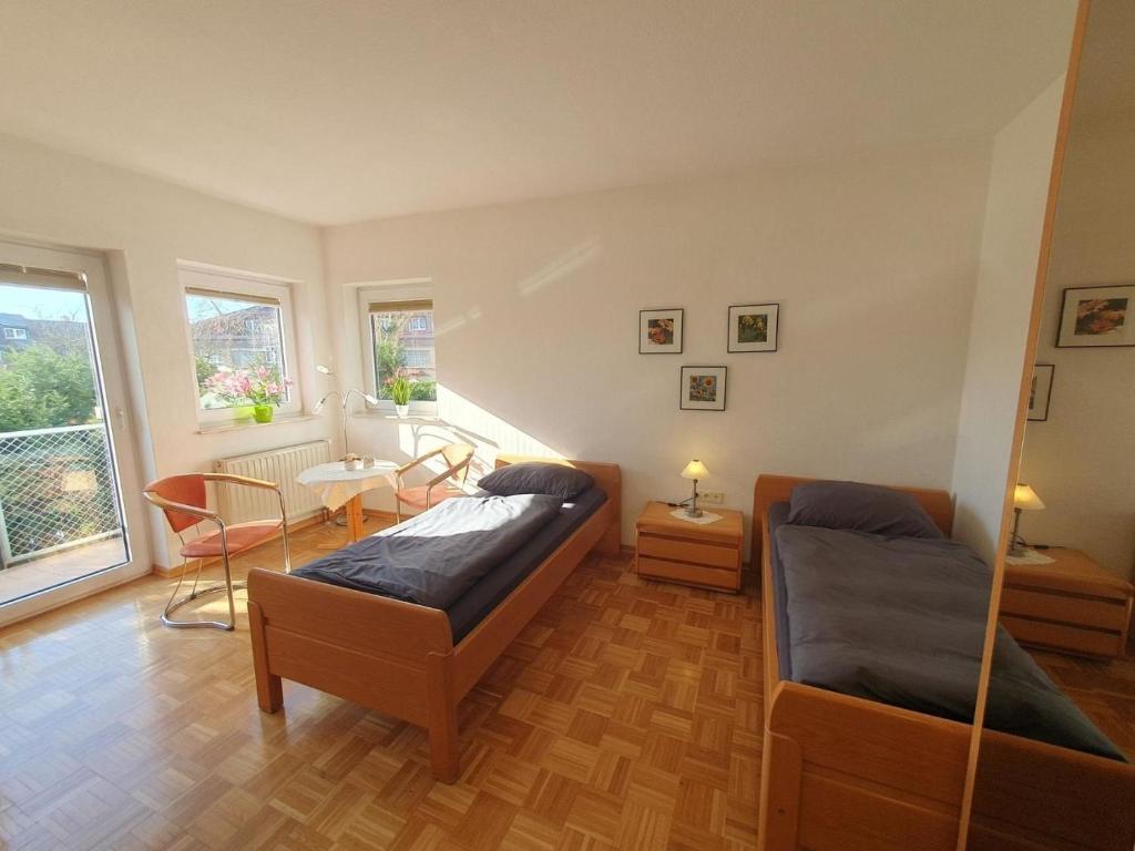 a living room with two beds and a table at 5 Apartments bis 10 Personen in Zwingenberg