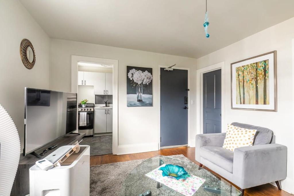 Gallery image of Modern 1BR Apartment - James South Area Hamilton in Hamilton