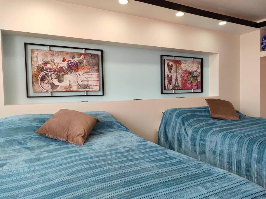 Giường trong phòng chung tại Bonito departamento ejecutivo moderno confort