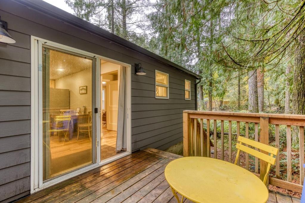 a wooden deck with a table and a dining room at Mt Air Unit 4 · At the base of Mt Hood, family suite 4 in Mount Hood Village