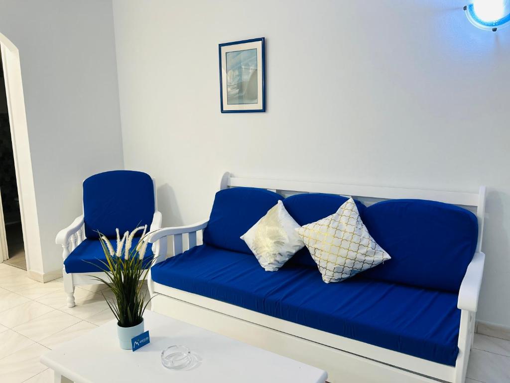 A seating area at -MONTORIAN Apartments -LANZAROTE