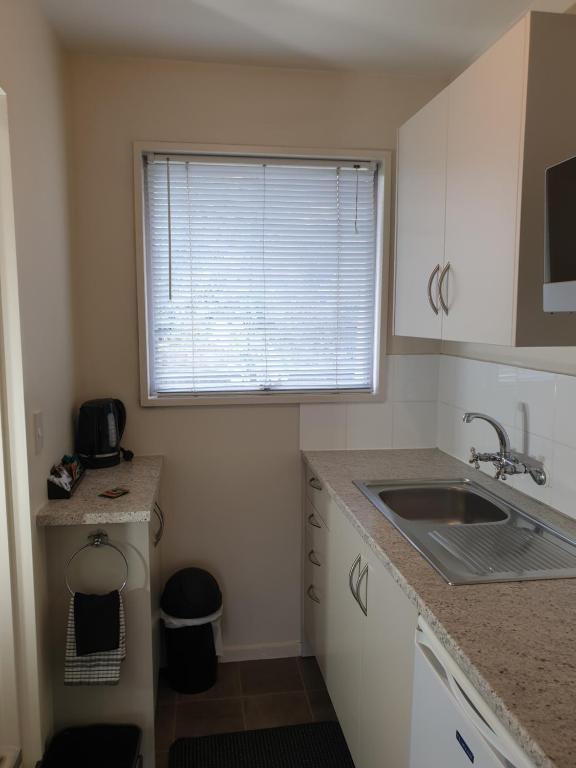 Kuchyň nebo kuchyňský kout v ubytování Northcote Motor Lodge