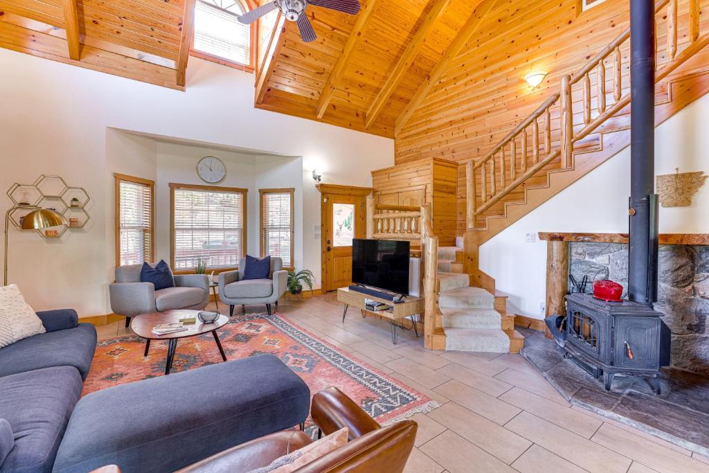 a living room with a couch and a fireplace at Family-Friendly Cabin By Golf Course and Marina in Holiday Island