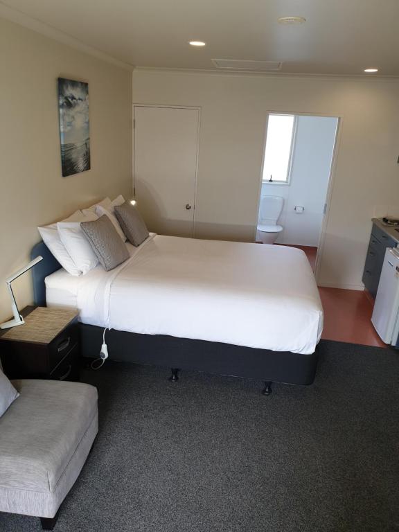 Postel nebo postele na pokoji v ubytování Northcote Motor Lodge