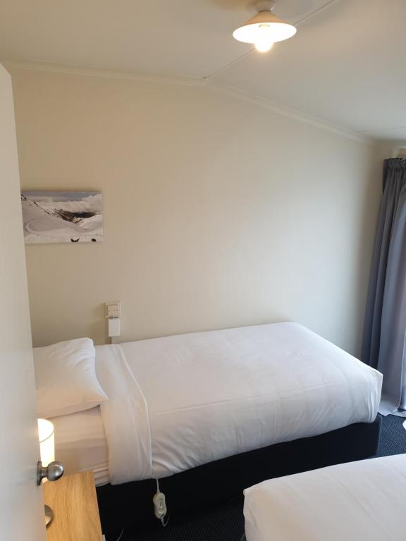 Postel nebo postele na pokoji v ubytování Northcote Motor Lodge