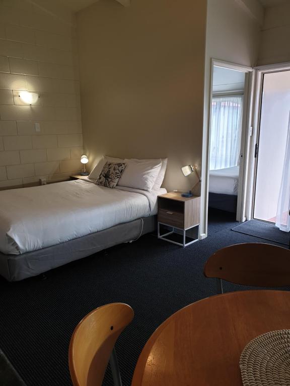 Postel nebo postele na pokoji v ubytování Northcote Motor Lodge