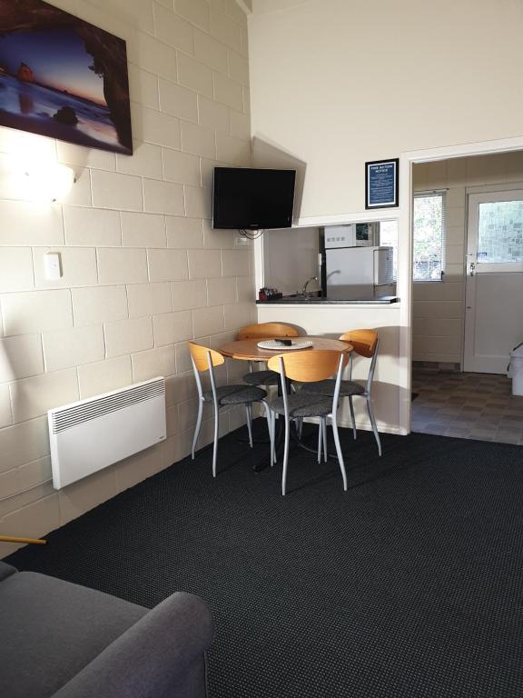 Kuchyň nebo kuchyňský kout v ubytování Northcote Motor Lodge