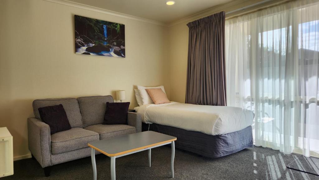 Postel nebo postele na pokoji v ubytování Northcote Motor Lodge