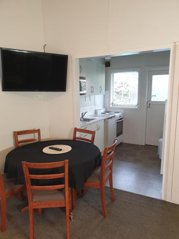 Kuchyň nebo kuchyňský kout v ubytování Northcote Motor Lodge