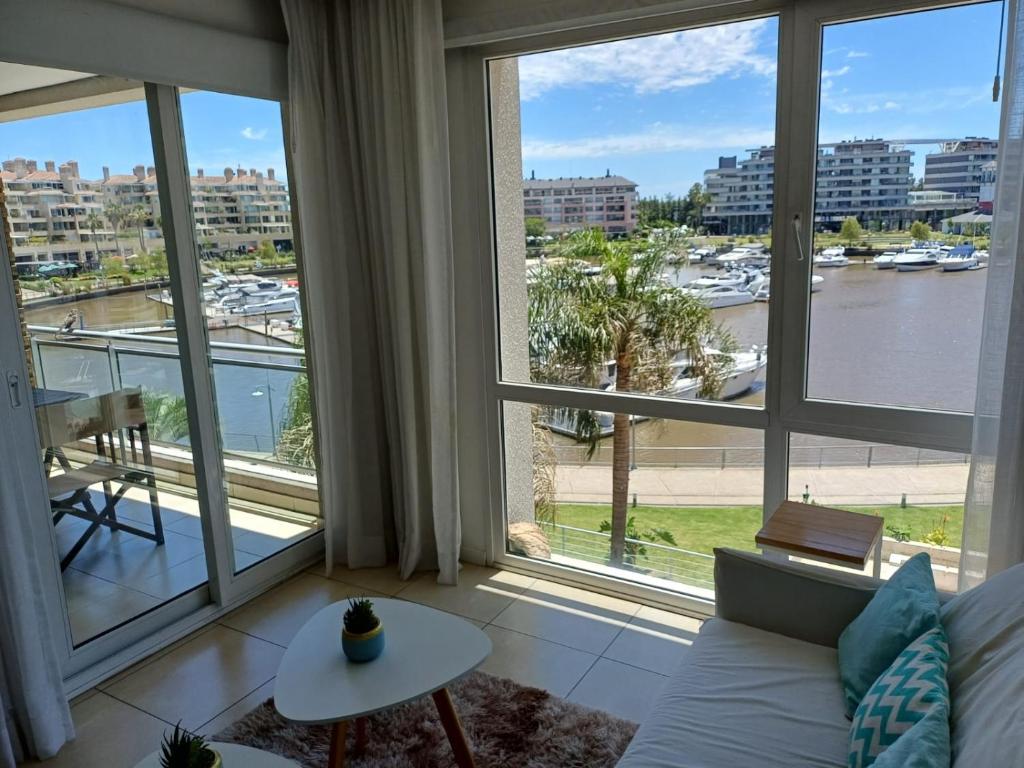 DEPARTAMENTO CONDOMINIO BAHIA GRANDE NORDELTA , TIGRE , CON BALCÓN Y VISTA A LA Bahia , piscina exte