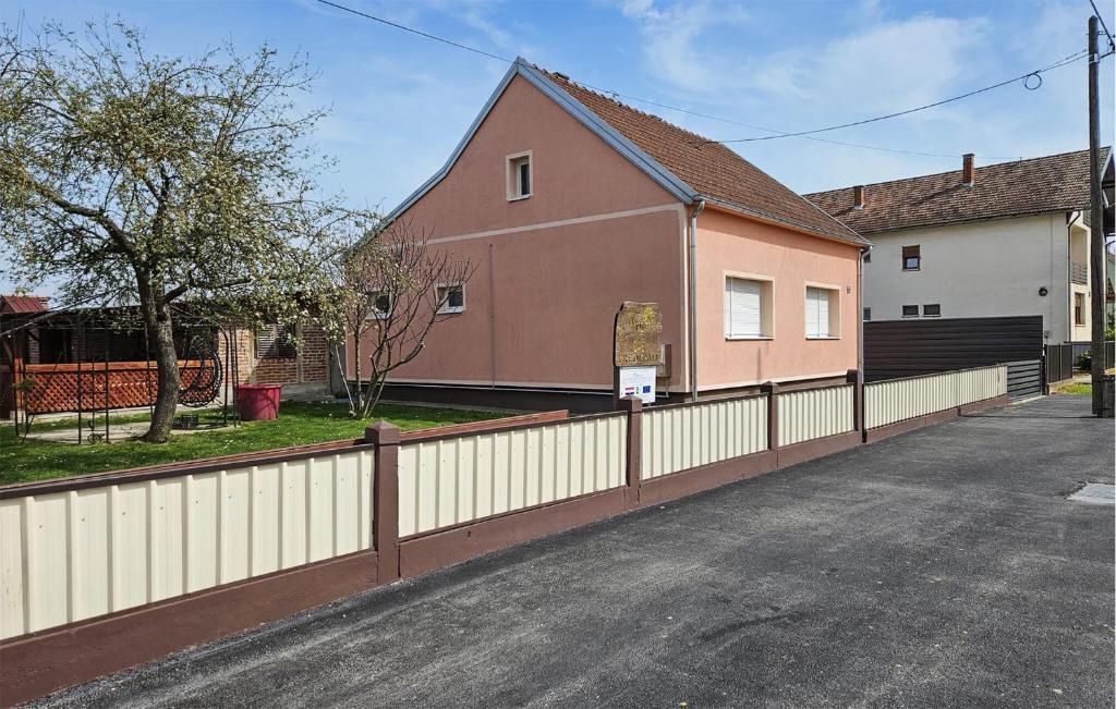 Afbeelding uit fotogalerij van Amazing Home In Velika Pisanica in Velika Pisanica