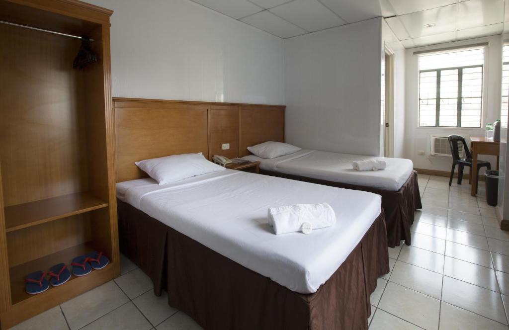 Postel nebo postele na pokoji v ubytování Value Star Inn