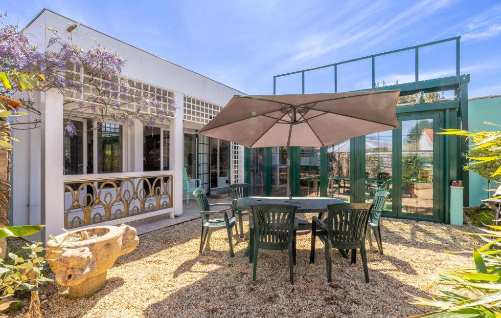 Sân trong/khu vực ngoài trời tại Lovely Home In La Bernerie-En-Retz