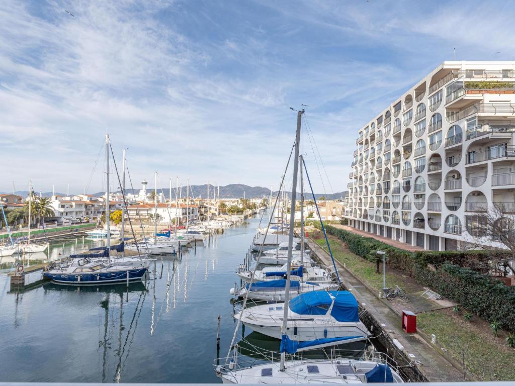 Agréable duplex moderne près de la plage, climatisation, superbe vue