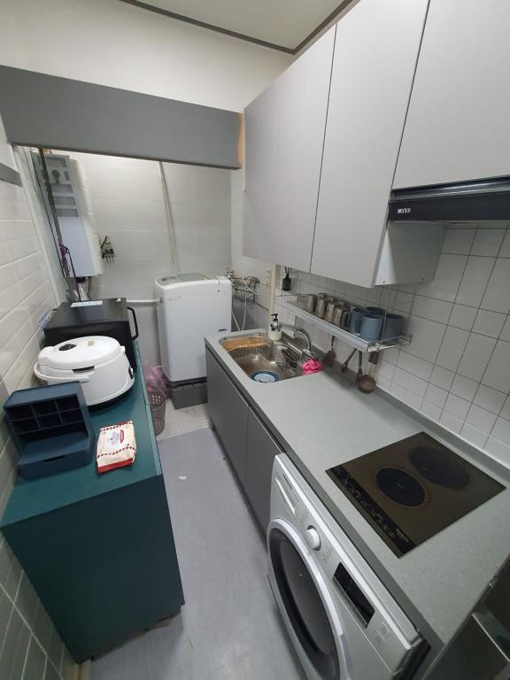 a small kitchen with a sink and a washing machine at Stayonwa231-Men only in Seoul